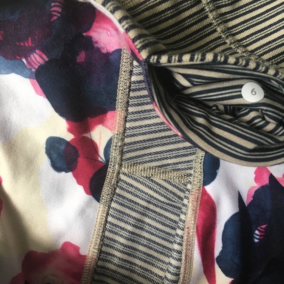 Lululemon Vertical Stripe Wunder Under Size 6 - Picture 3 of 4